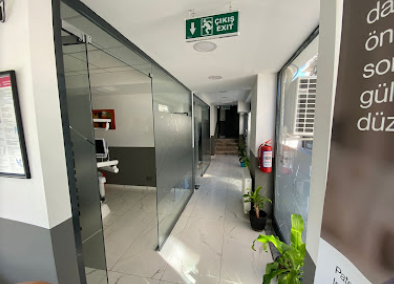 Фото 2 клиники Özel İzmir Dental Klinik